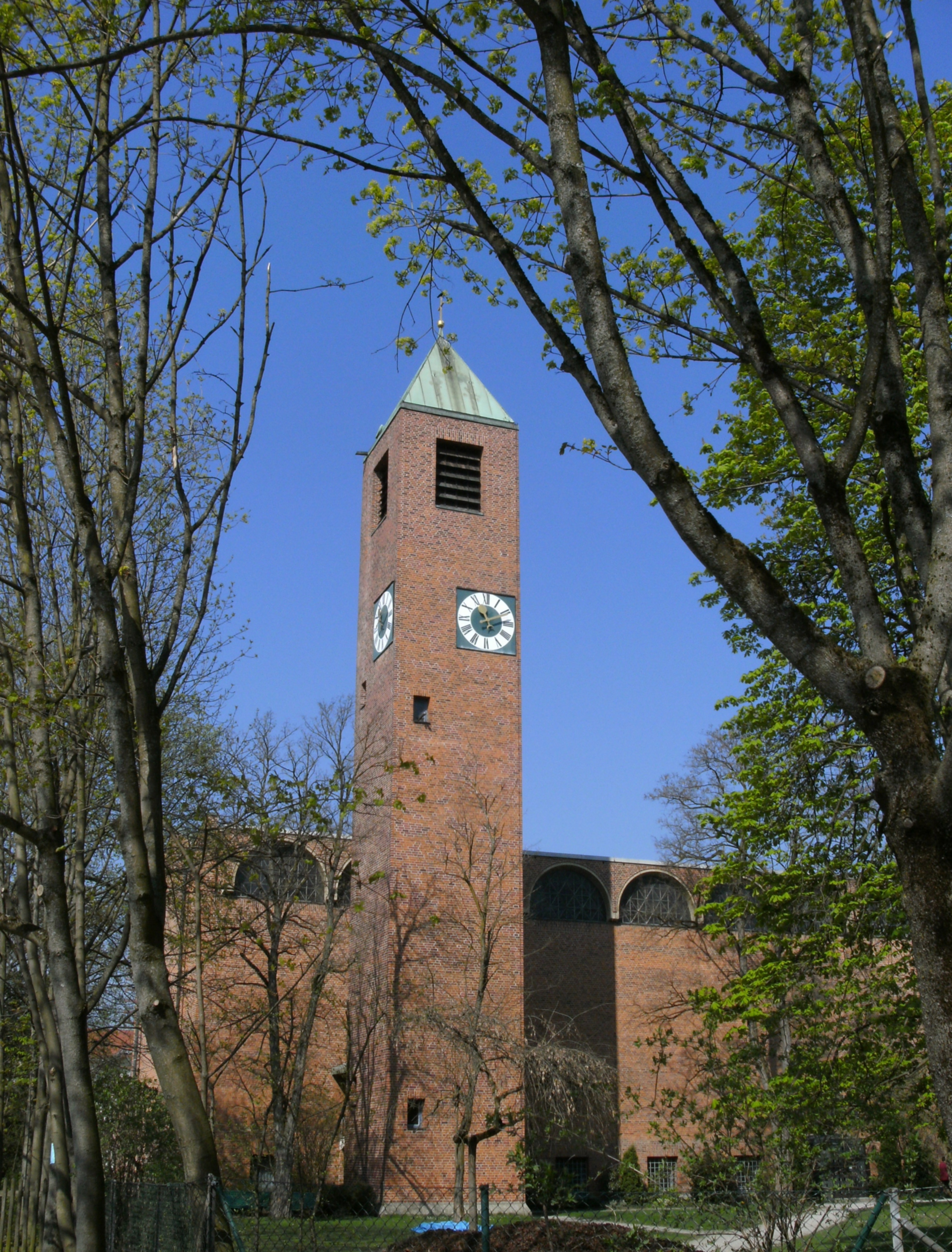 Paul-Gerhardt-Kirche, Frühjahr 2009